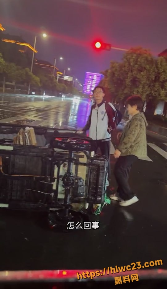 路人美女300元雨伞暖心1