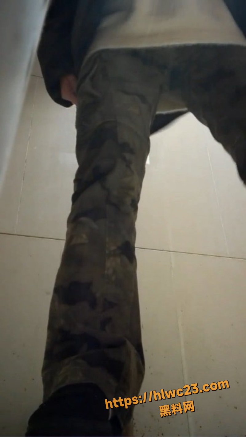 商场女厕偷拍最新福利4