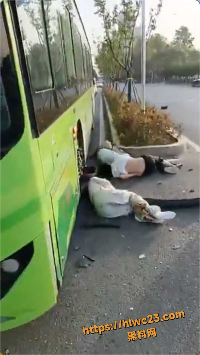 西安青龙寺地铁站车祸 6