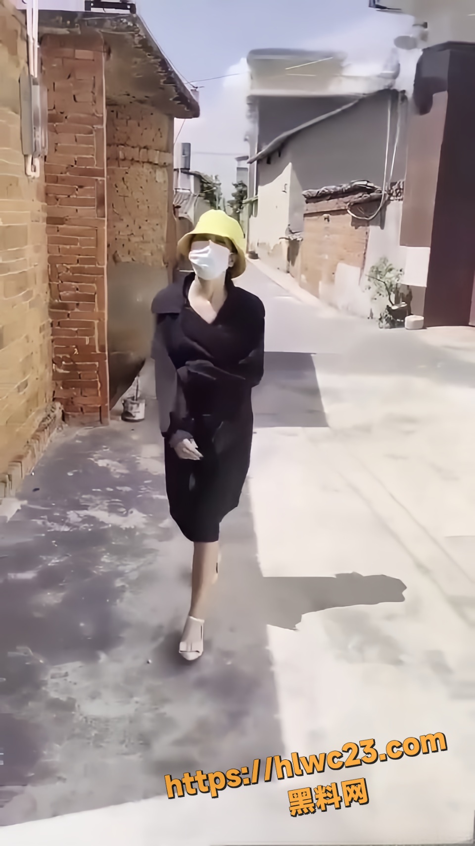 性感博主户外露出2