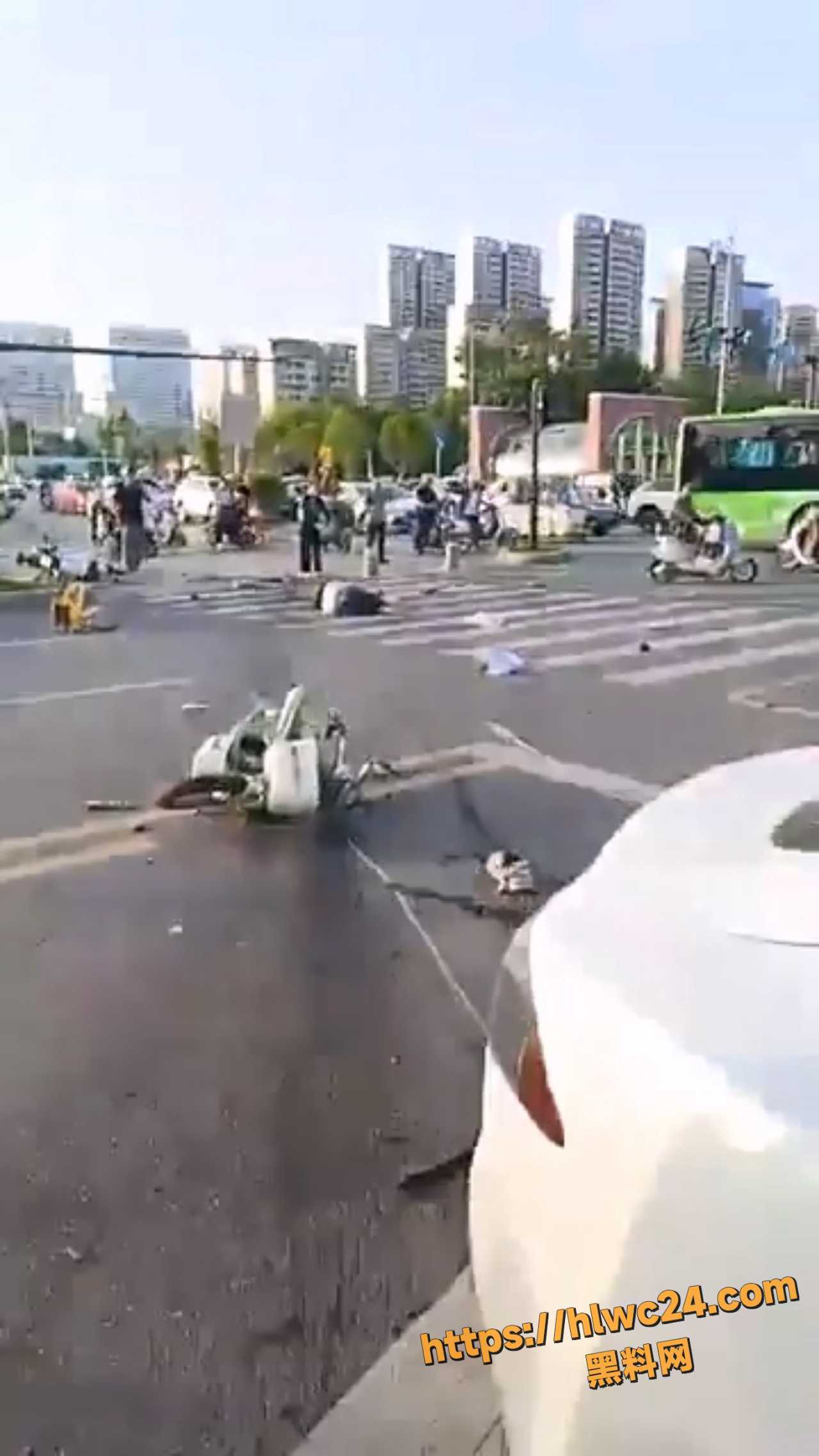 西安青龙寺地铁站车祸