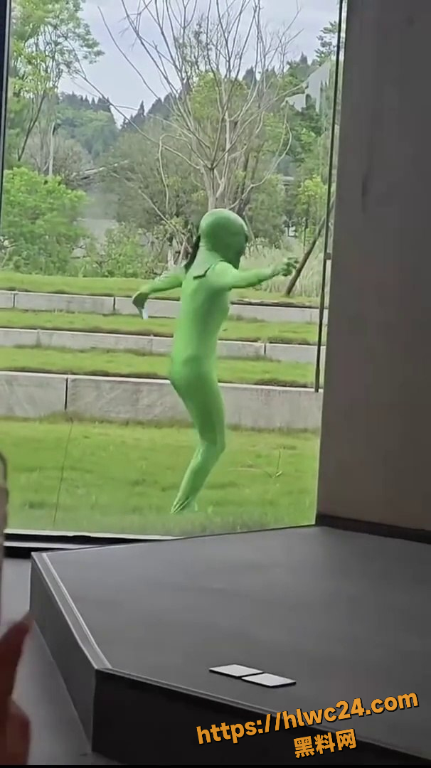 绿色大胸外星人视频