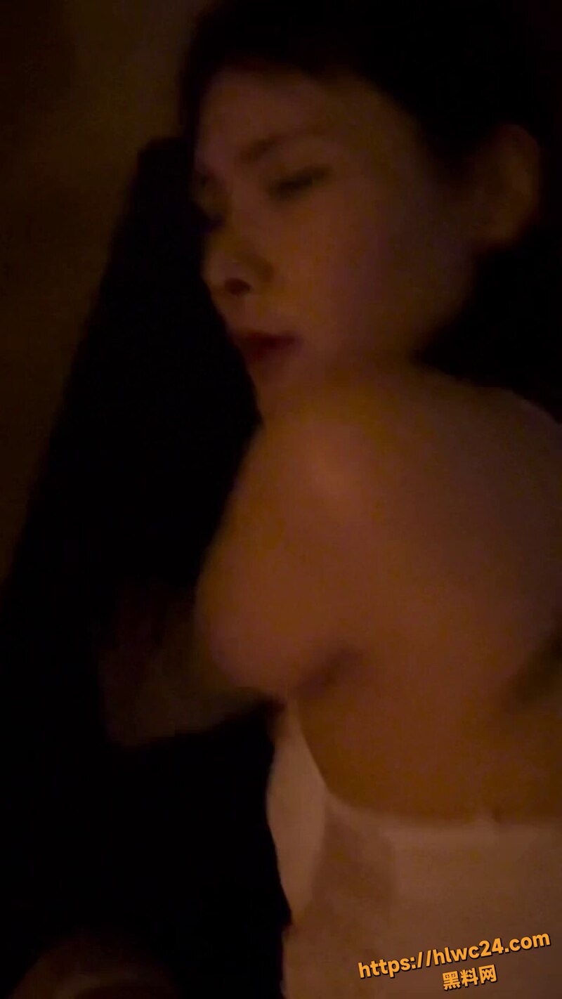 高颜值瑜伽教练3P做爱4