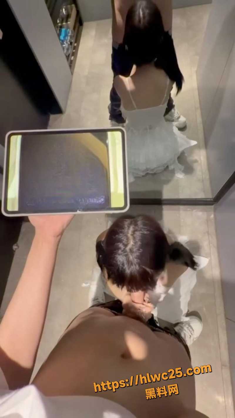 小小只白丝连衣裙的口交服务1