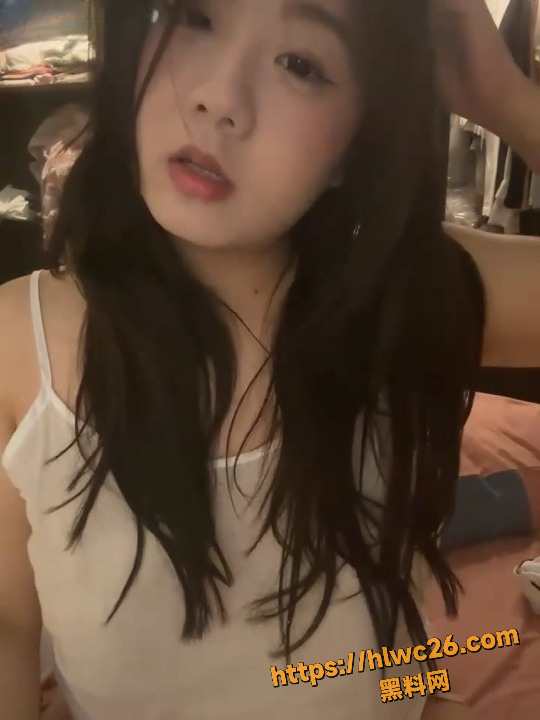 Olivia自慰喷水视频
