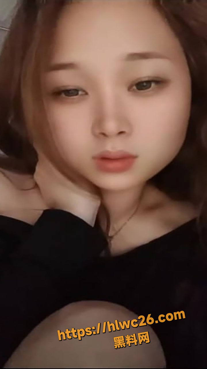 抖音直播间美女闪现走光6