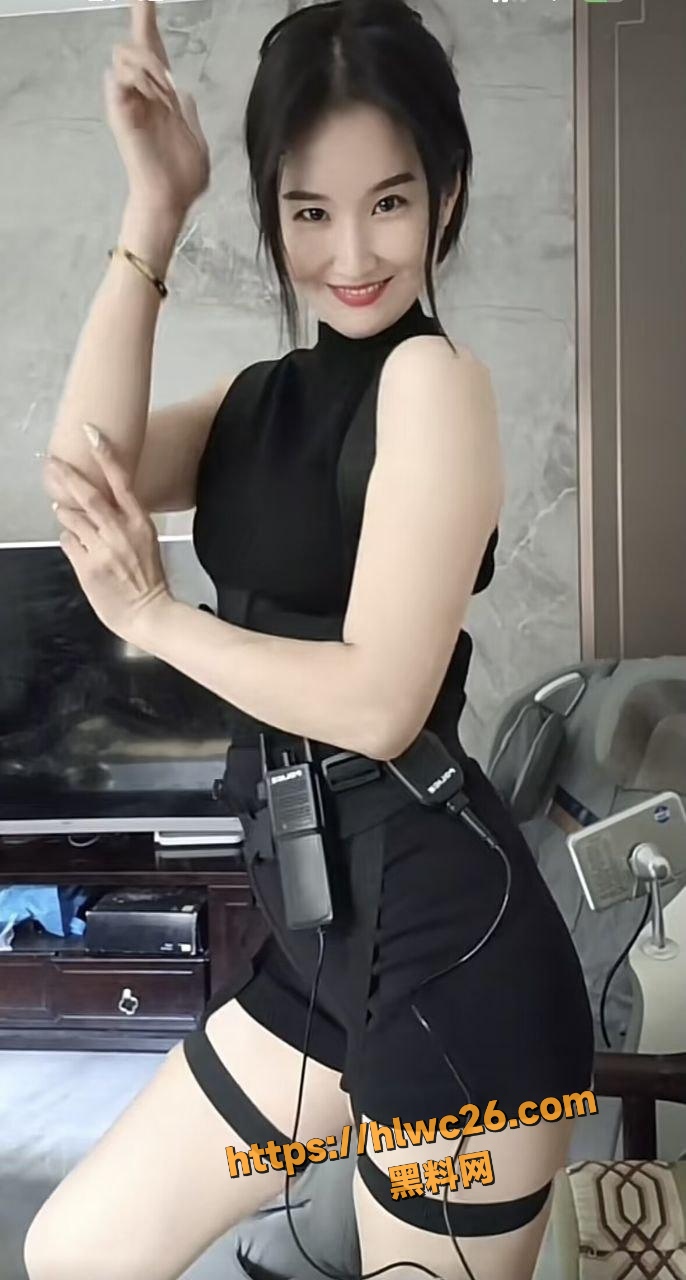 长舌头姐姐 4