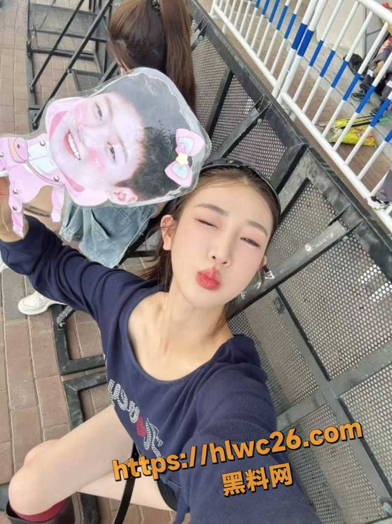 交大美女梁诗茵私密视频1
