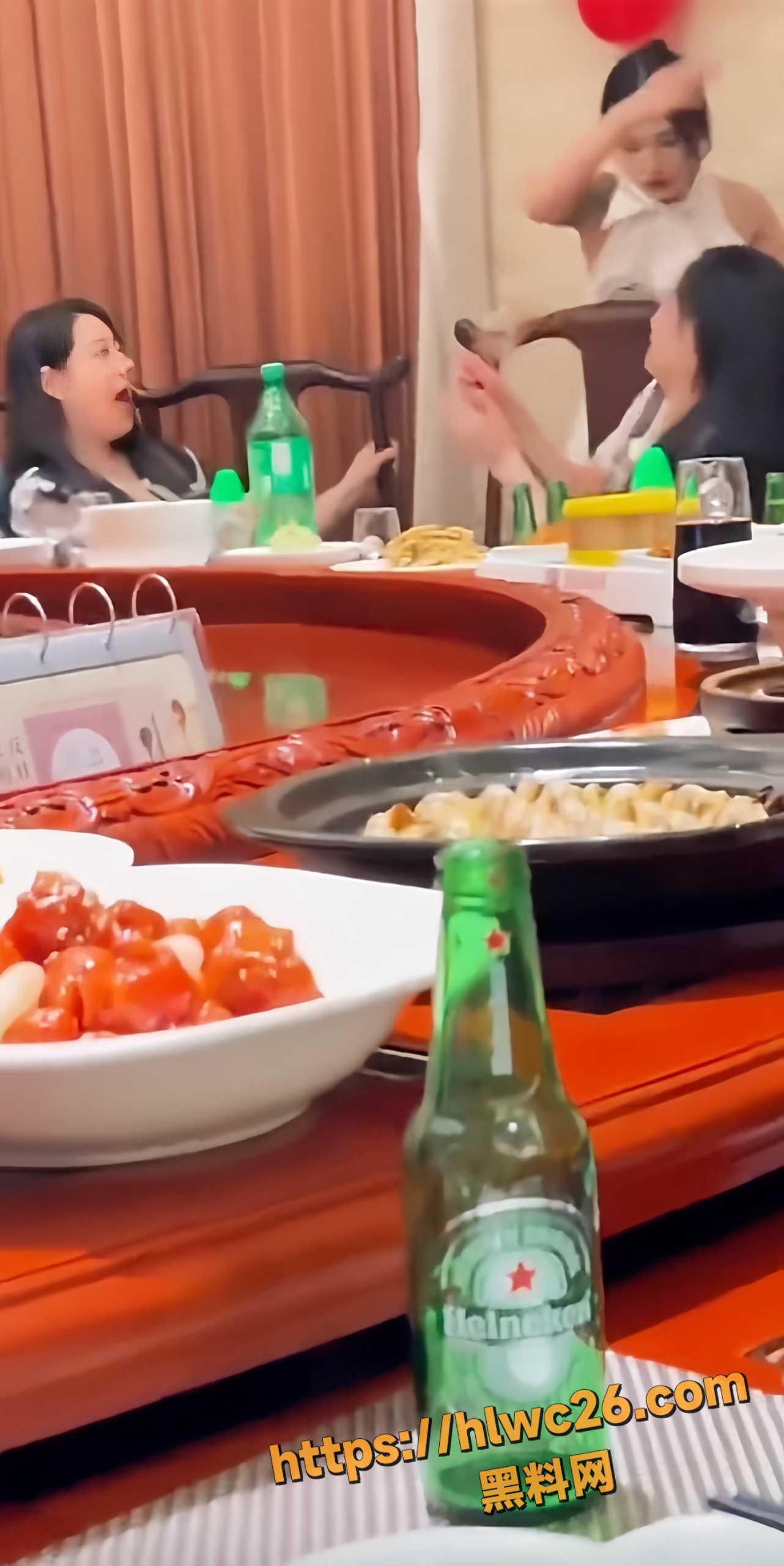 女子怒扇闺蜜视频3