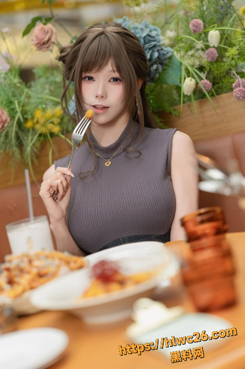 Yiko湿润兔福利视频