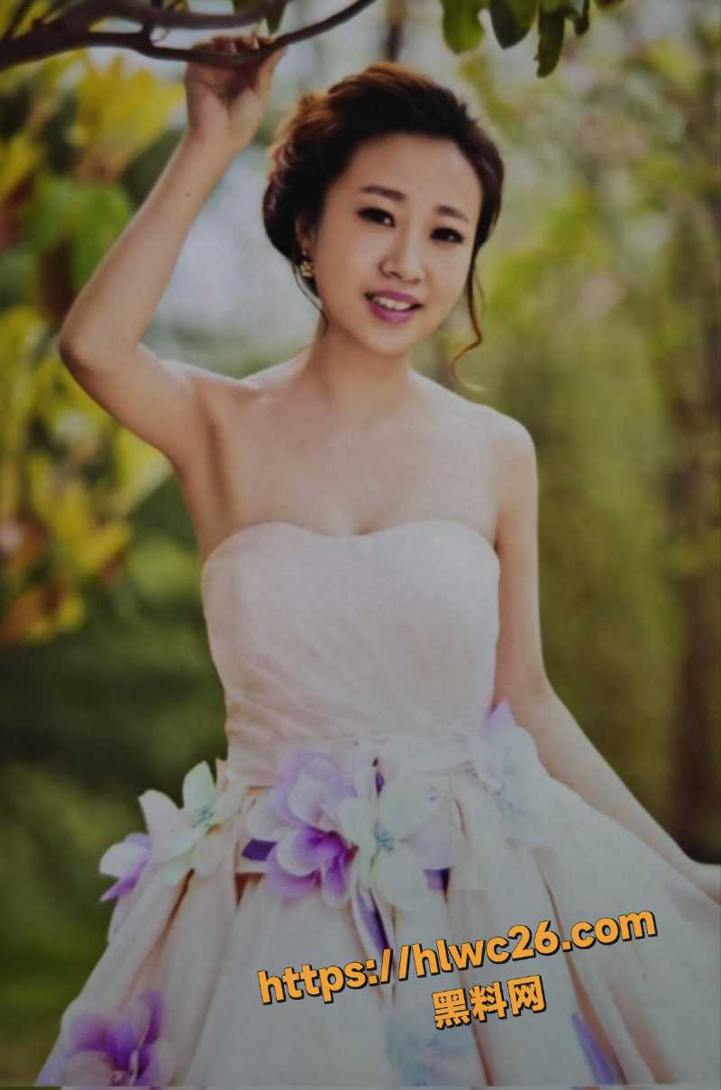 35岁少妇婚纱裸照2