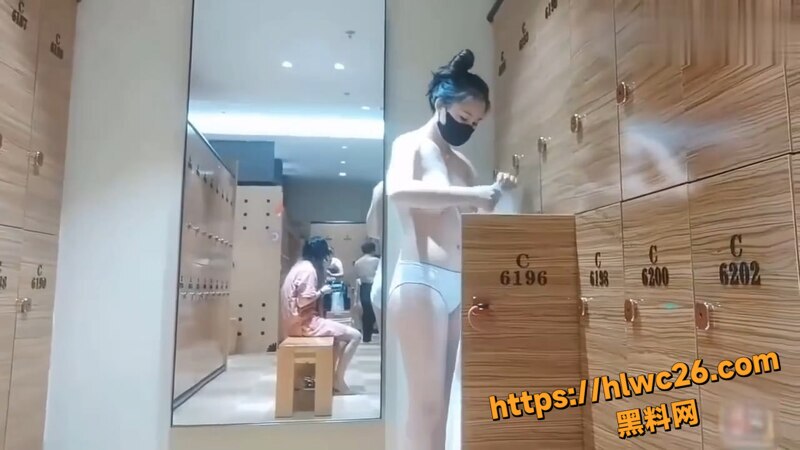 洗浴偷拍多位白皙美女8
