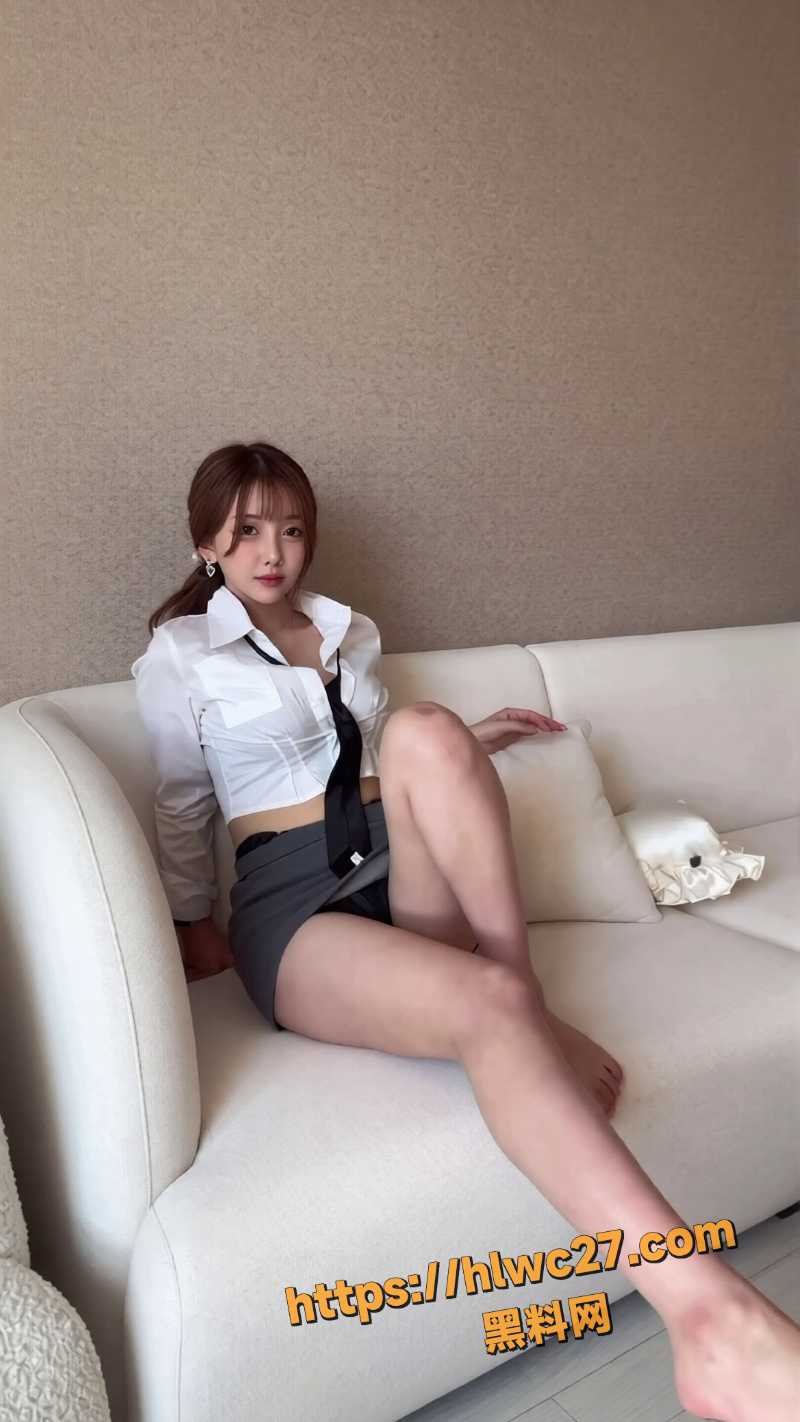 韩国清纯美女群P性爱视频1