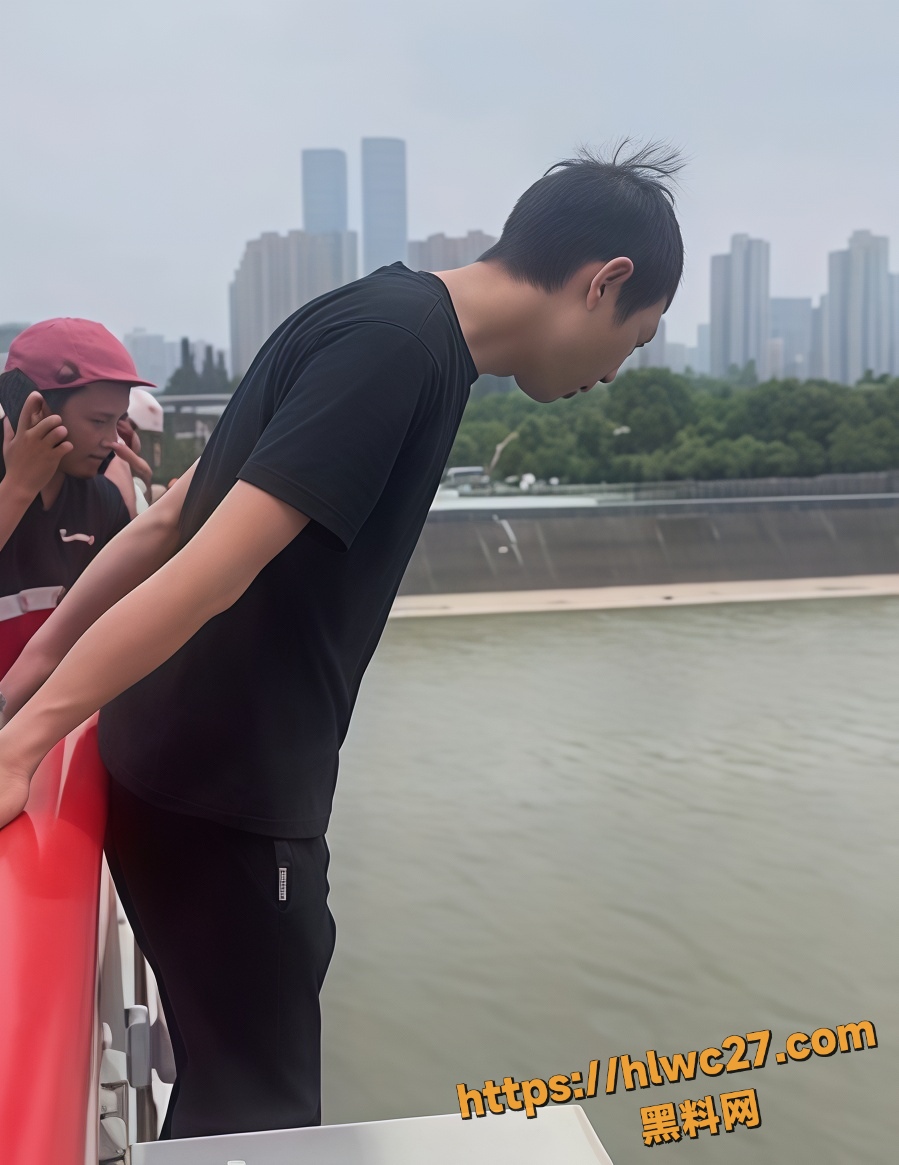 钱塘江大桥小哥跳水救人视频2