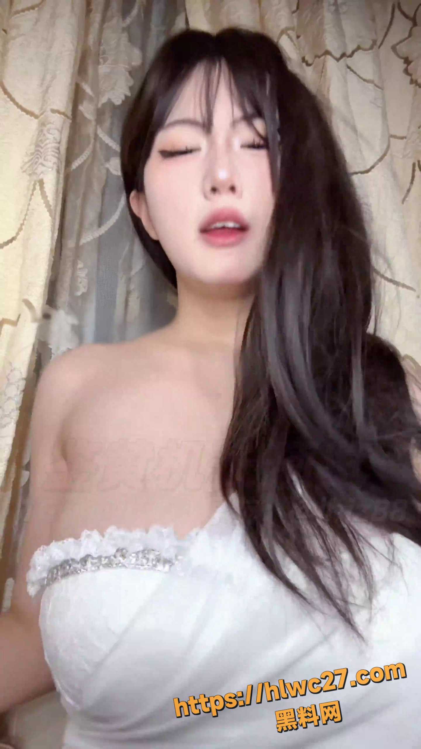 梧桐树大尺度自慰视频3
