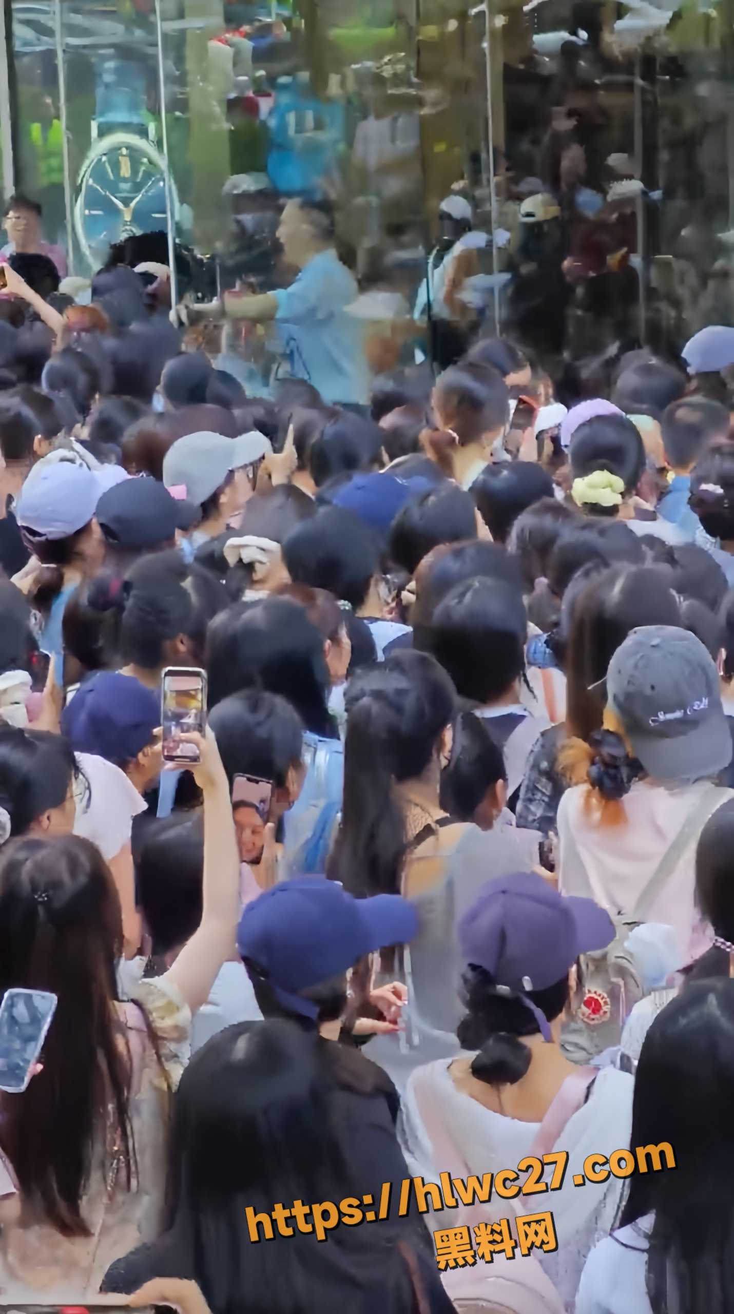 南宁万象城张凌赫2