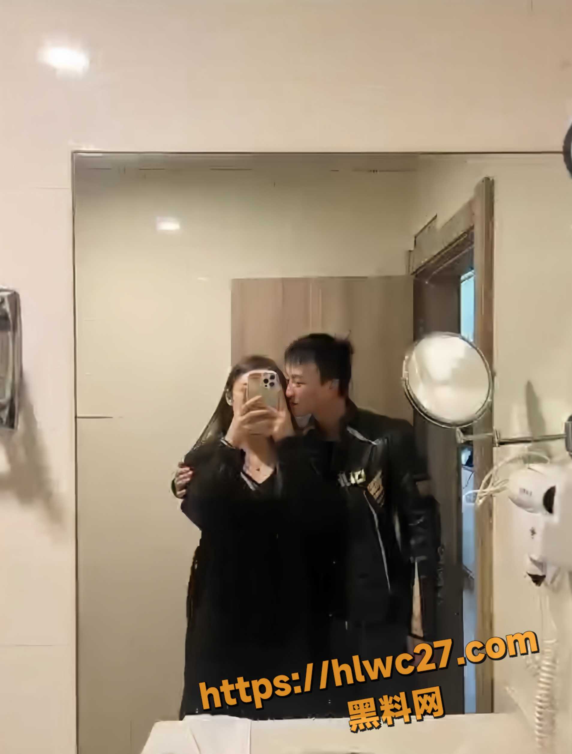 男子曝光妻子婚内出轨2