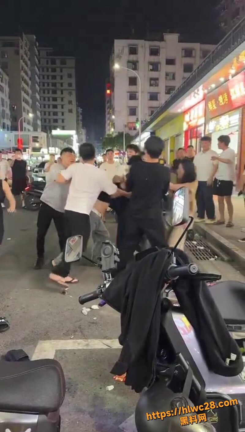 精神小伙小妹打架现场2