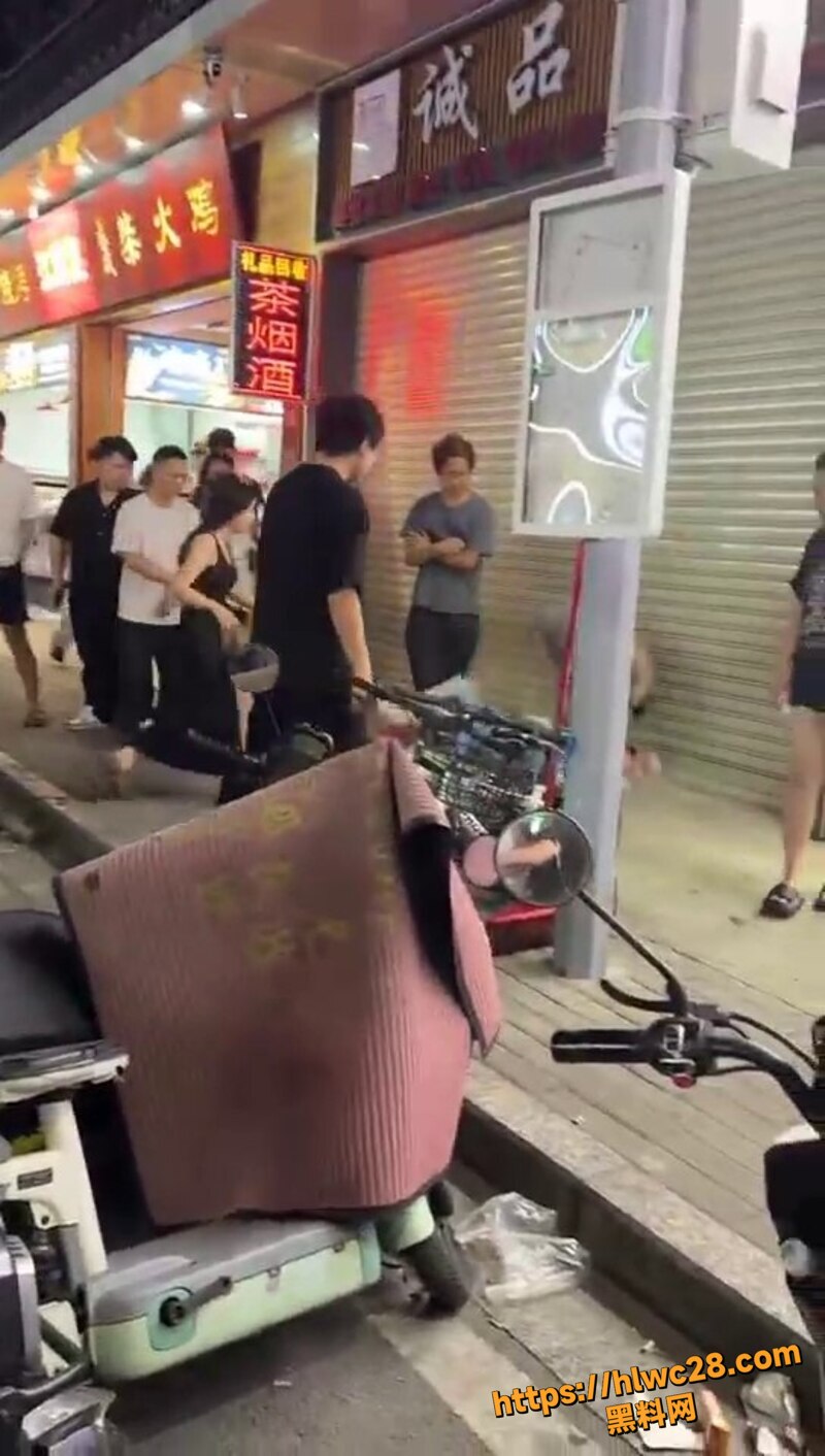 精神小伙小妹打架现场3
