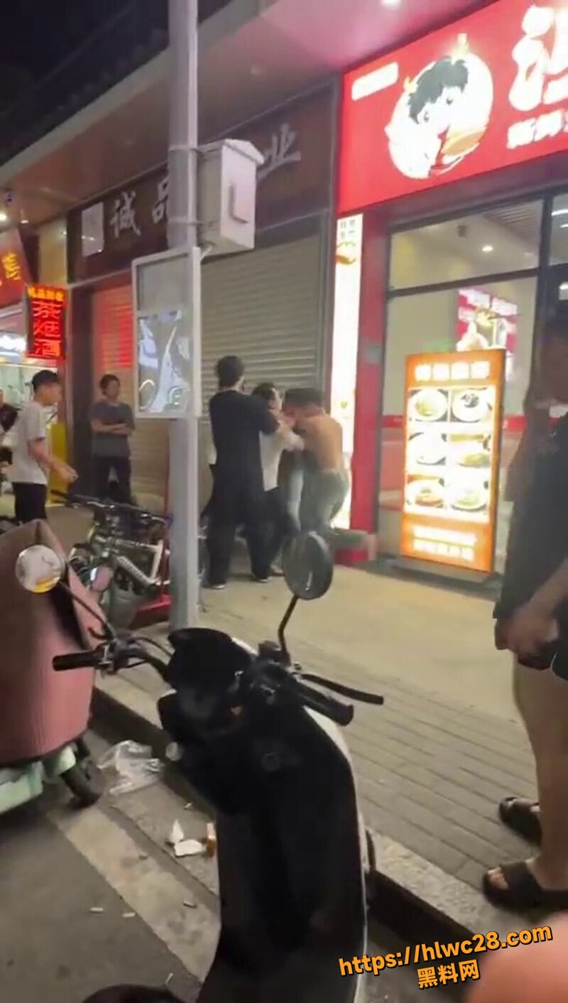 精神小伙小妹打架现场5