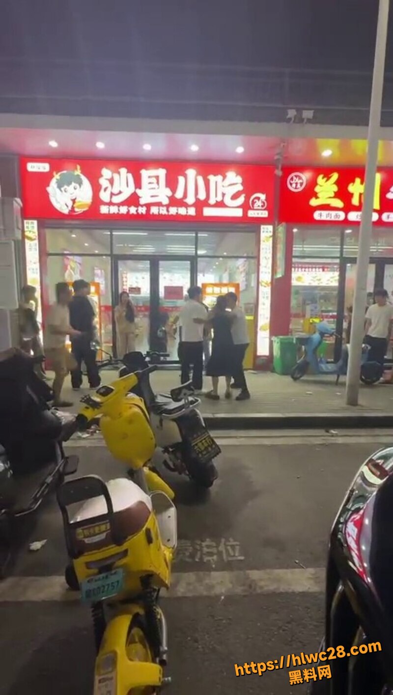 精神小伙小妹打架现场8