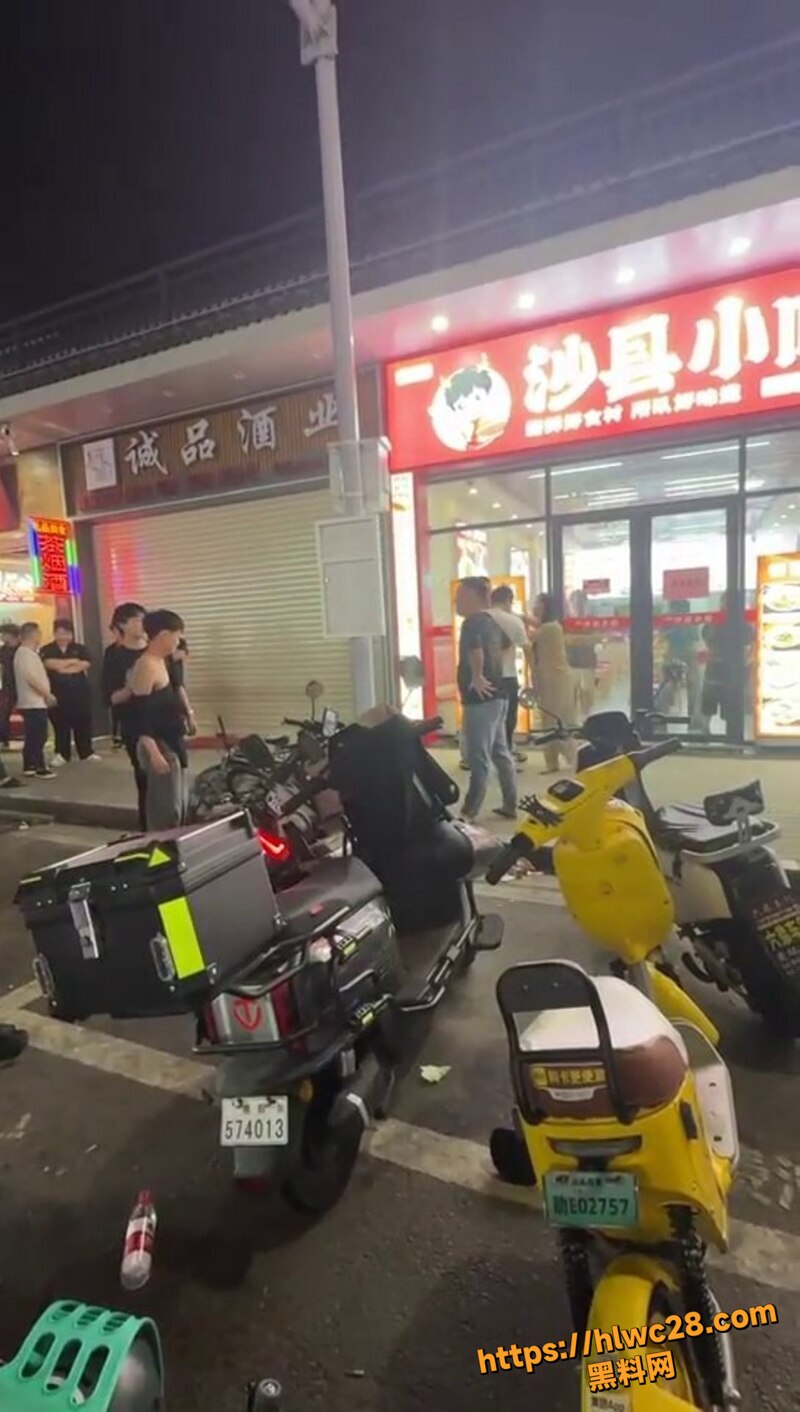 精神小伙小妹打架现场9