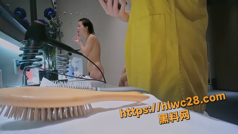 01澡堂真实偷拍高颜值反差美女洗澡偷拍视频wm
