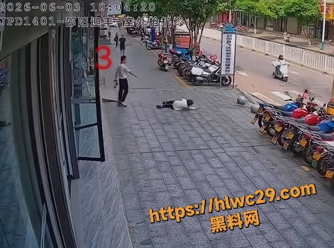 肘击老人5