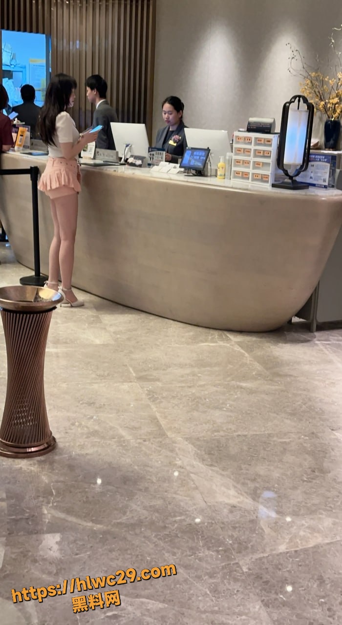 杨莉莉女仆装全套服务视频