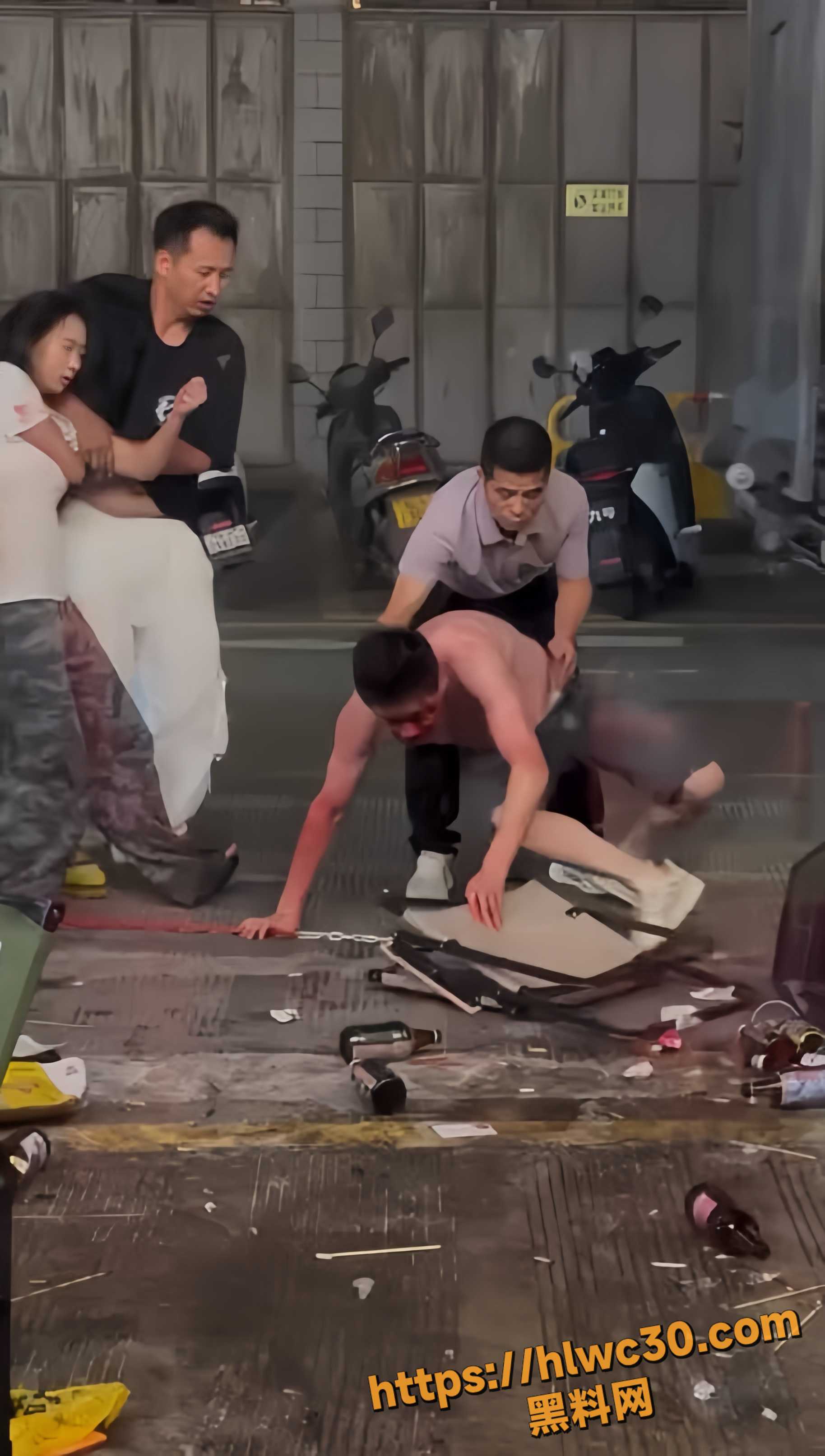 潮州夜市醉汉打架视频1
