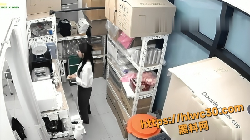 老板和美女员工库房啪啪1