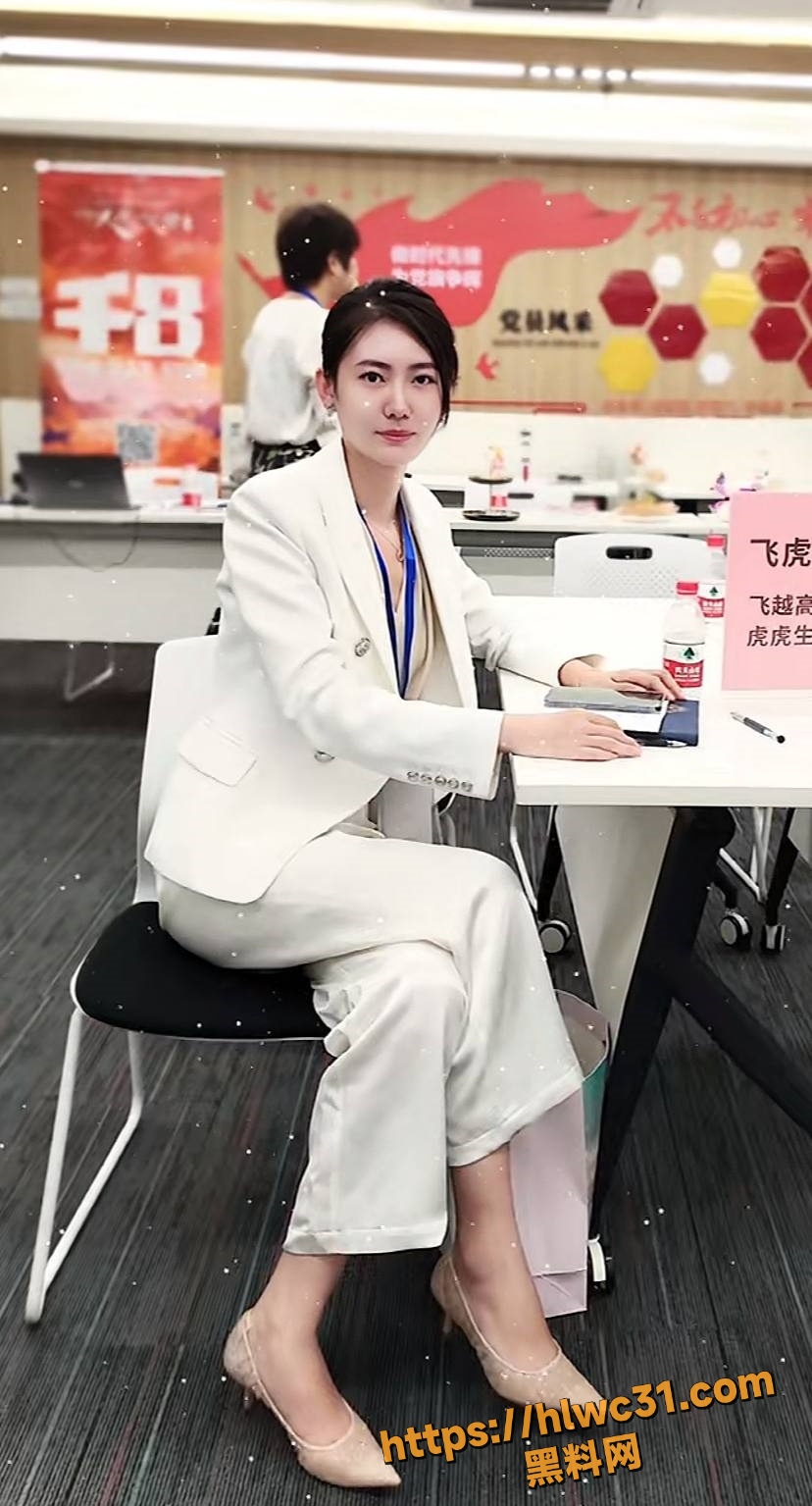 陈涛电梯亲嘴视频19