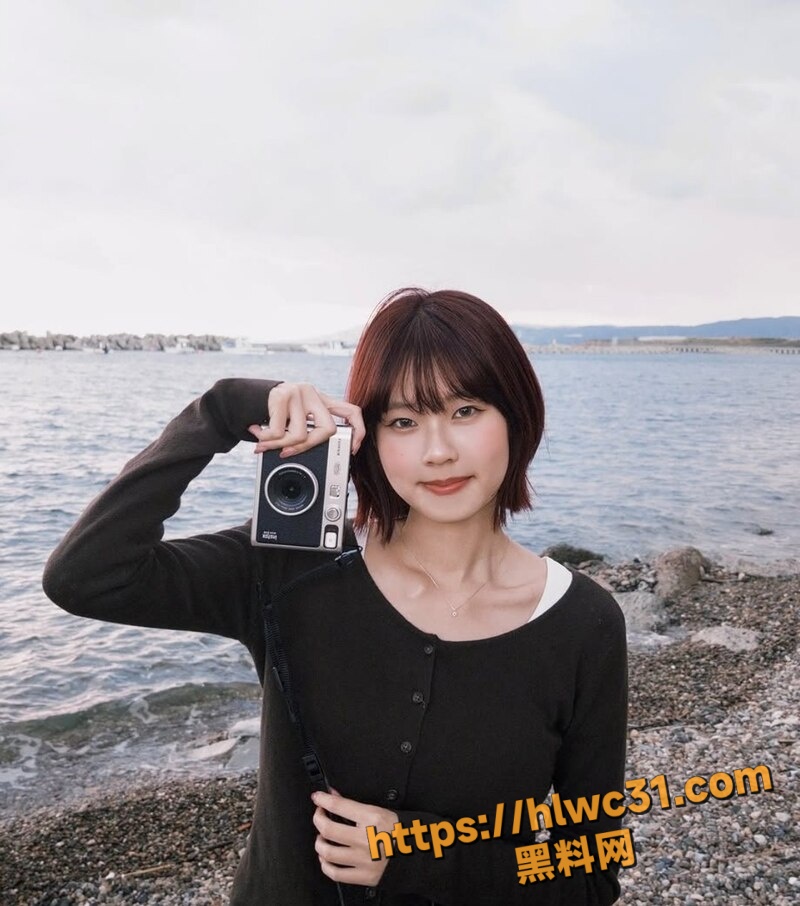 高颜值短发妹泄密自拍2