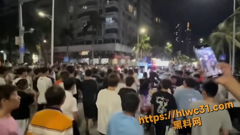 深夜街头醉汉发疯3
