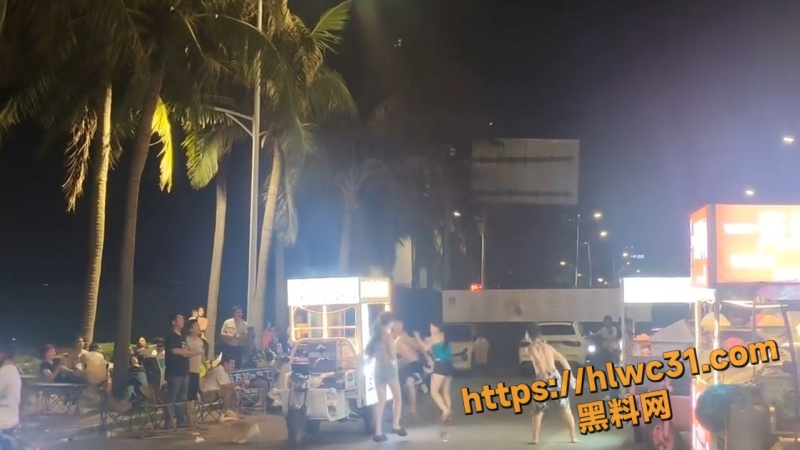 深夜街头醉汉发疯2
