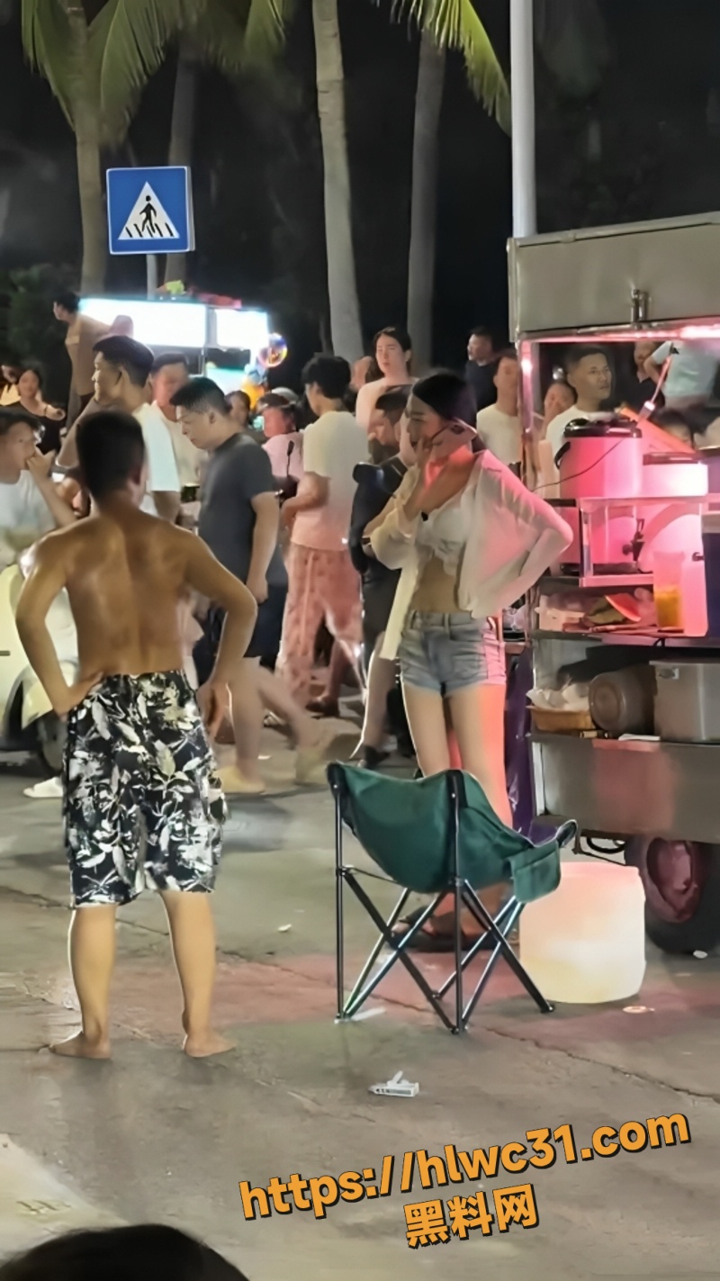 深夜街头醉汉发疯5