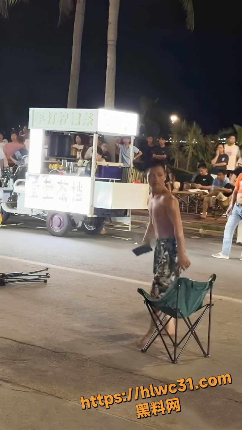 深夜街头醉汉发疯7