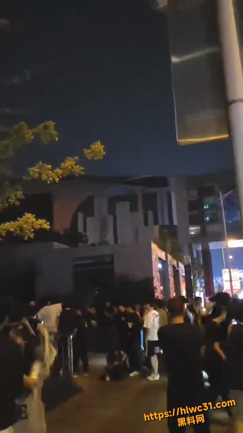 徐州苏宁广场爆冲突15