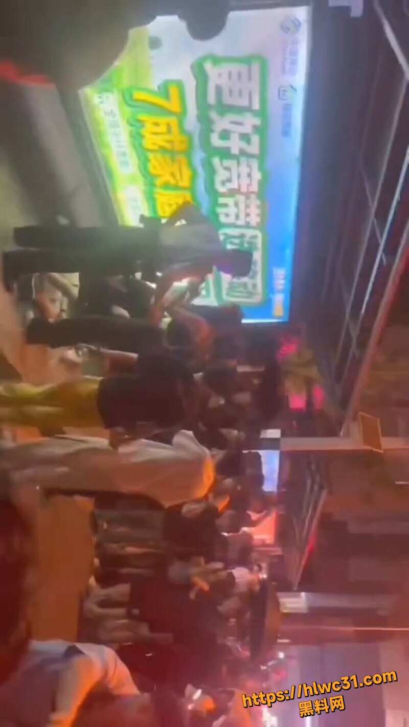 徐州苏宁广场爆冲突18