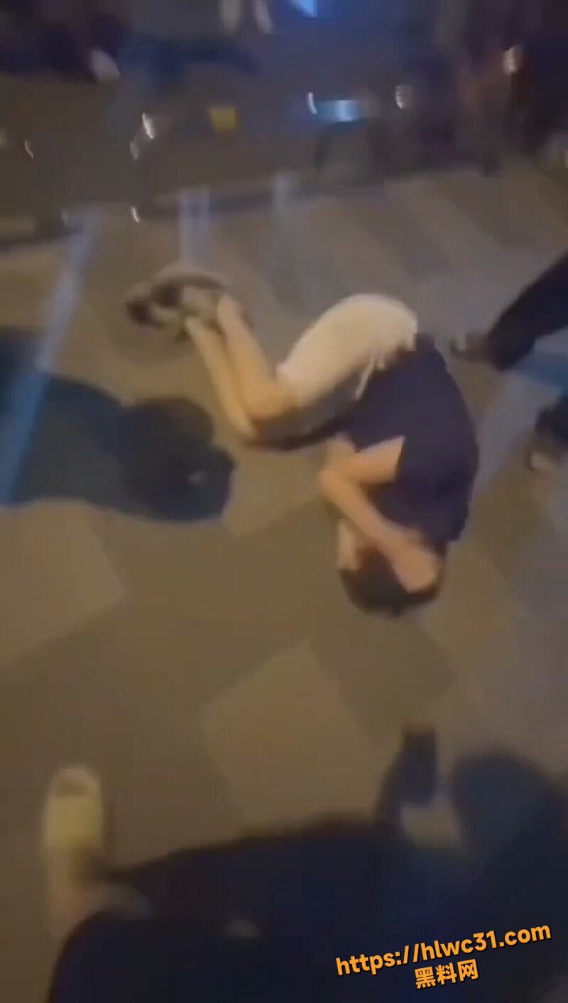 徐州苏宁广场爆冲突20