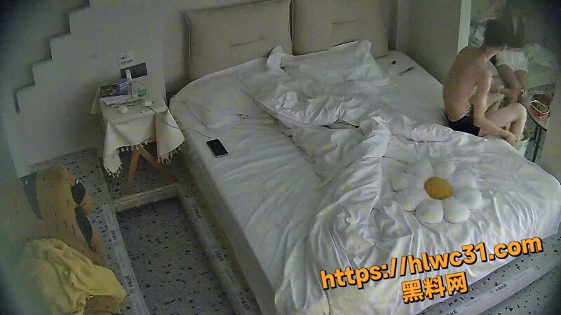 酒店偷拍眼镜小美女做爱6