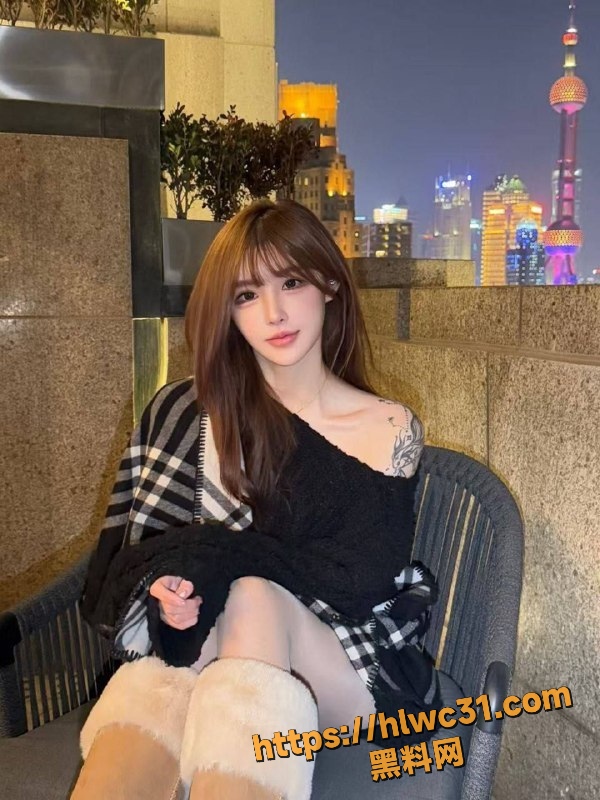 夜店顶美成为金主母狗