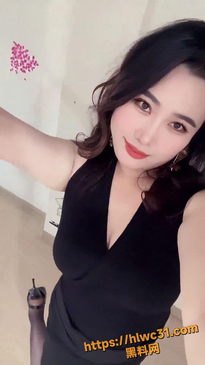 巨乳少妇定制视频曝光