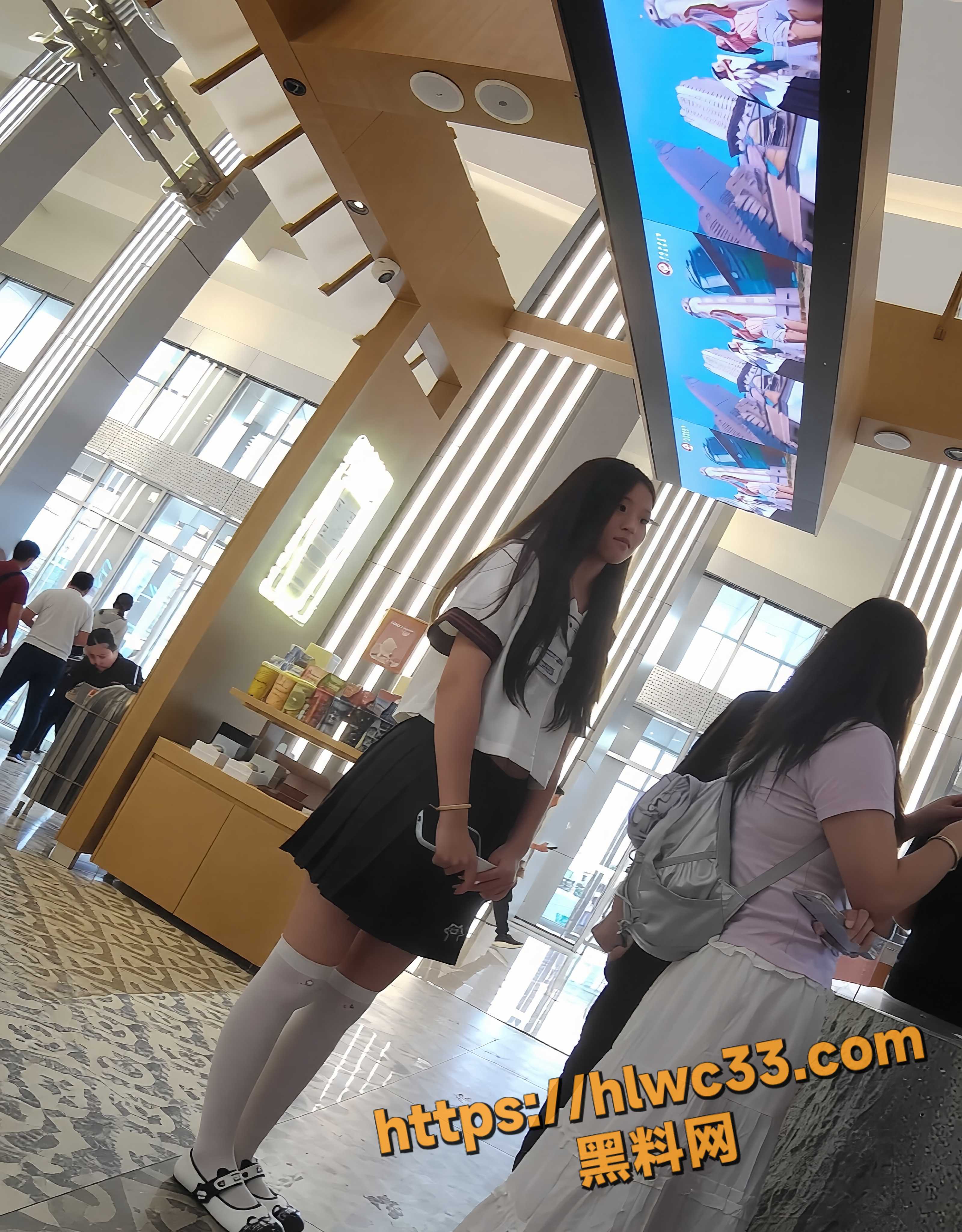 漫展偷拍清纯JK美女2