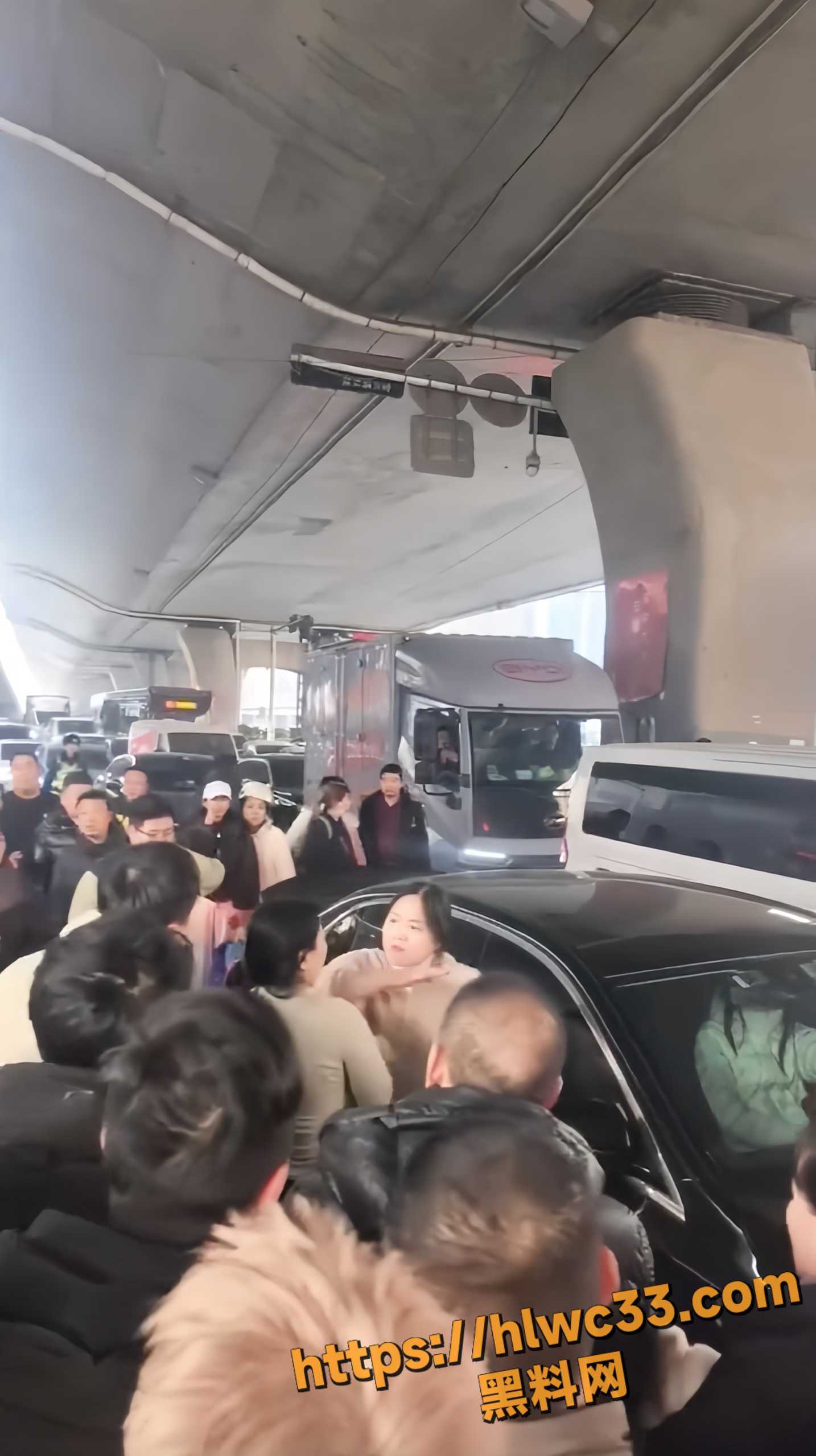 郑州街头捉奸事件2