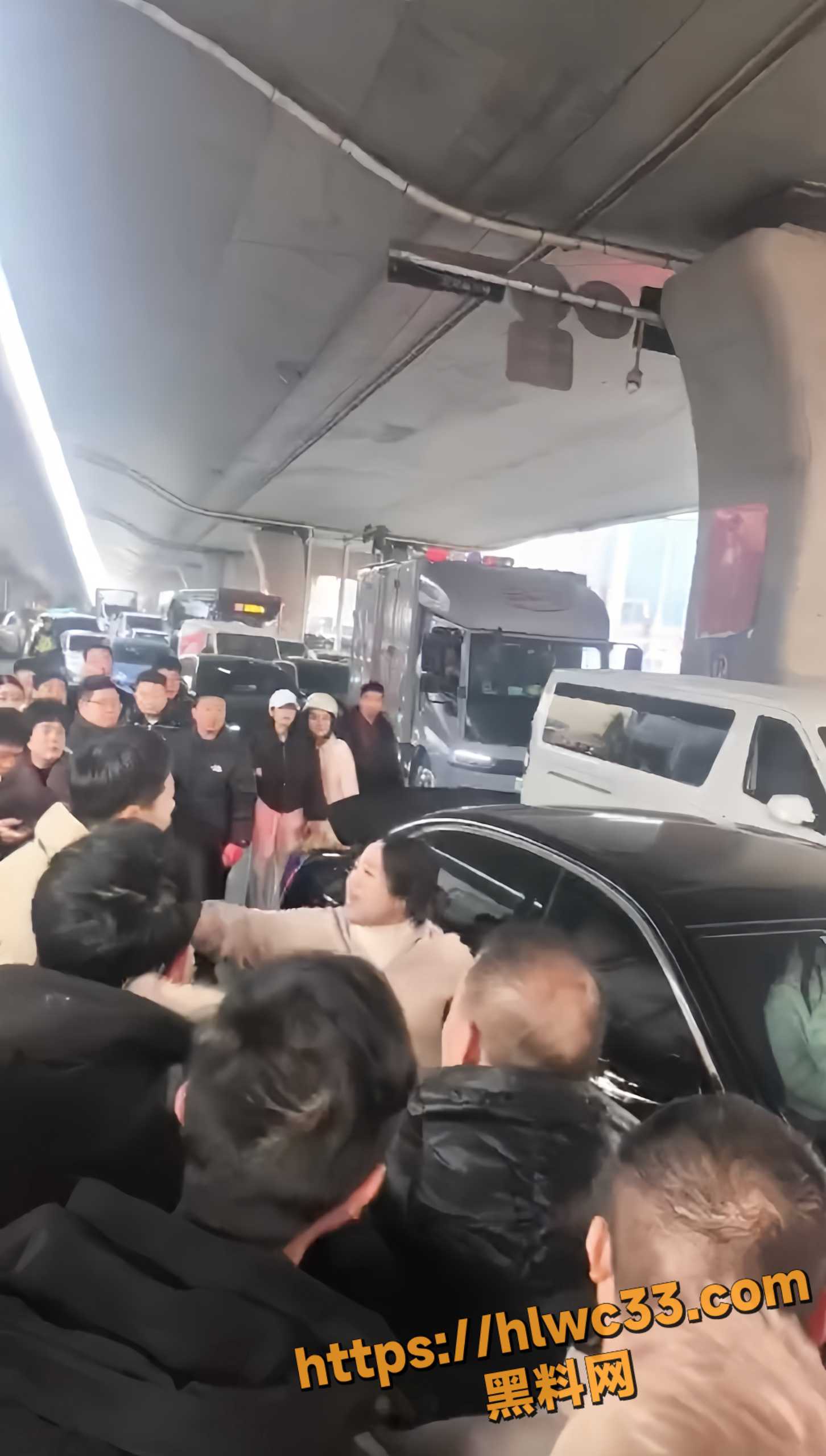 原配抓小三视频3