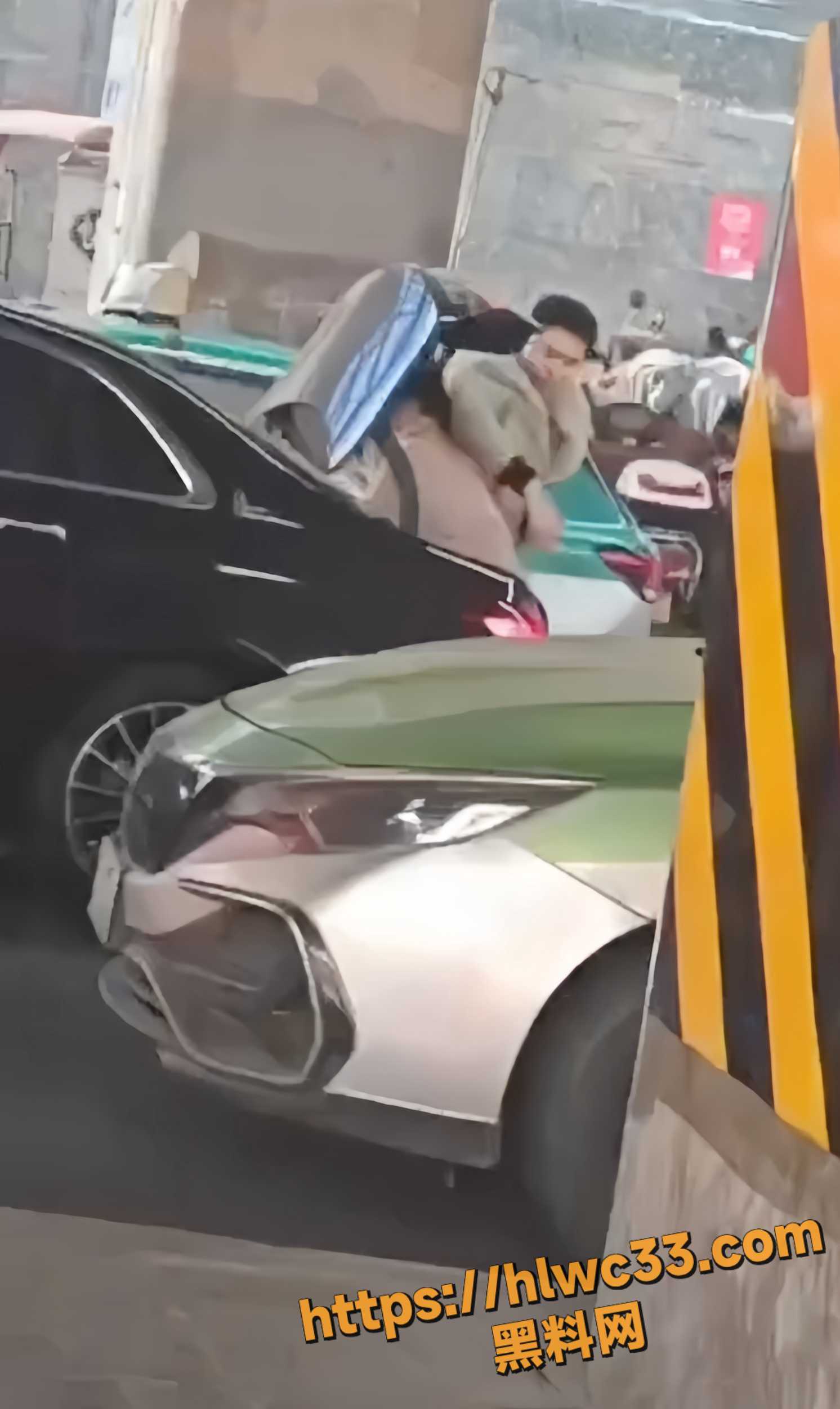 丈夫当众护小三5