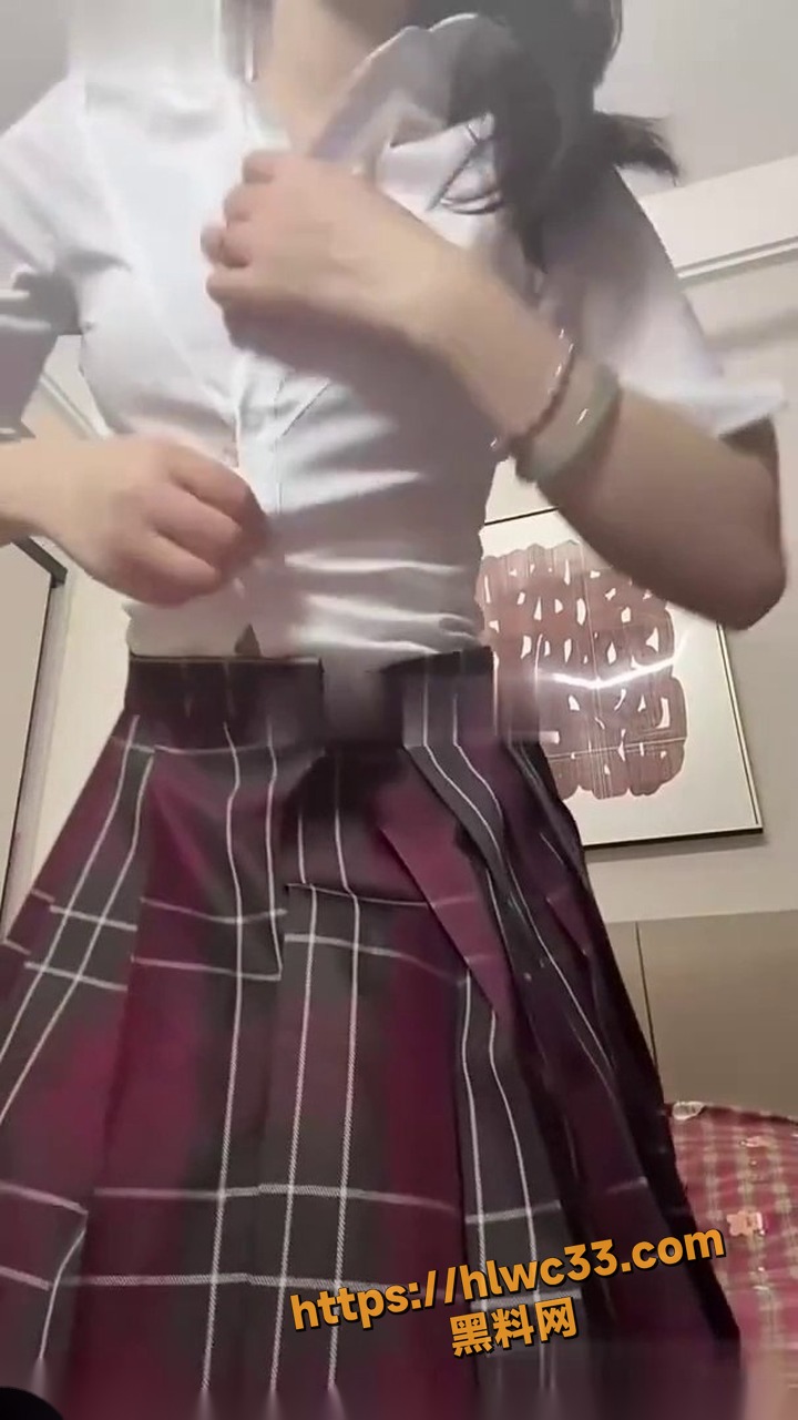 小今大王制服诱惑