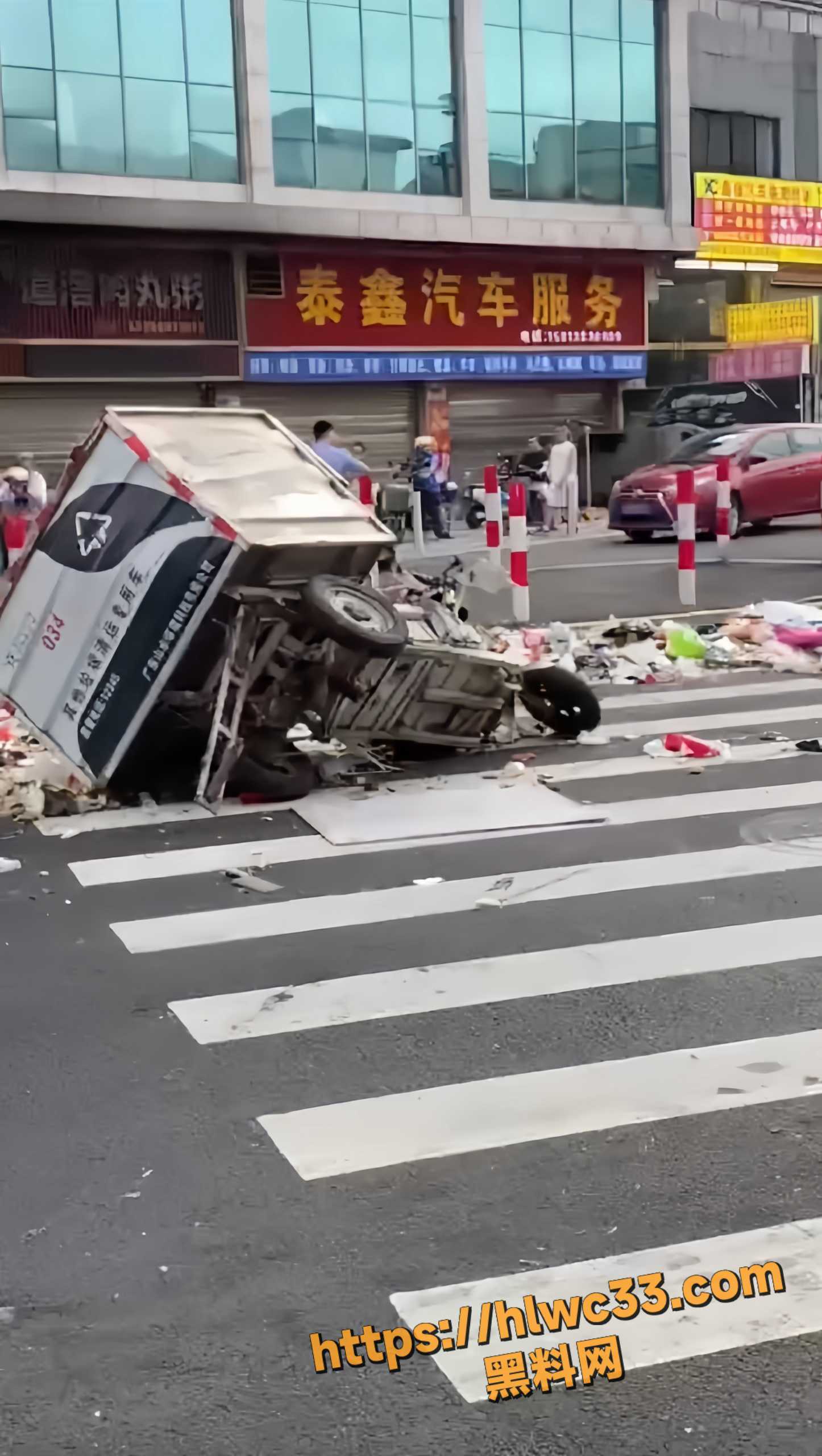 精神小伙撞人视频曝光4