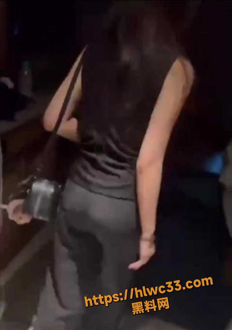 酒店出轨被老婆抓现行1